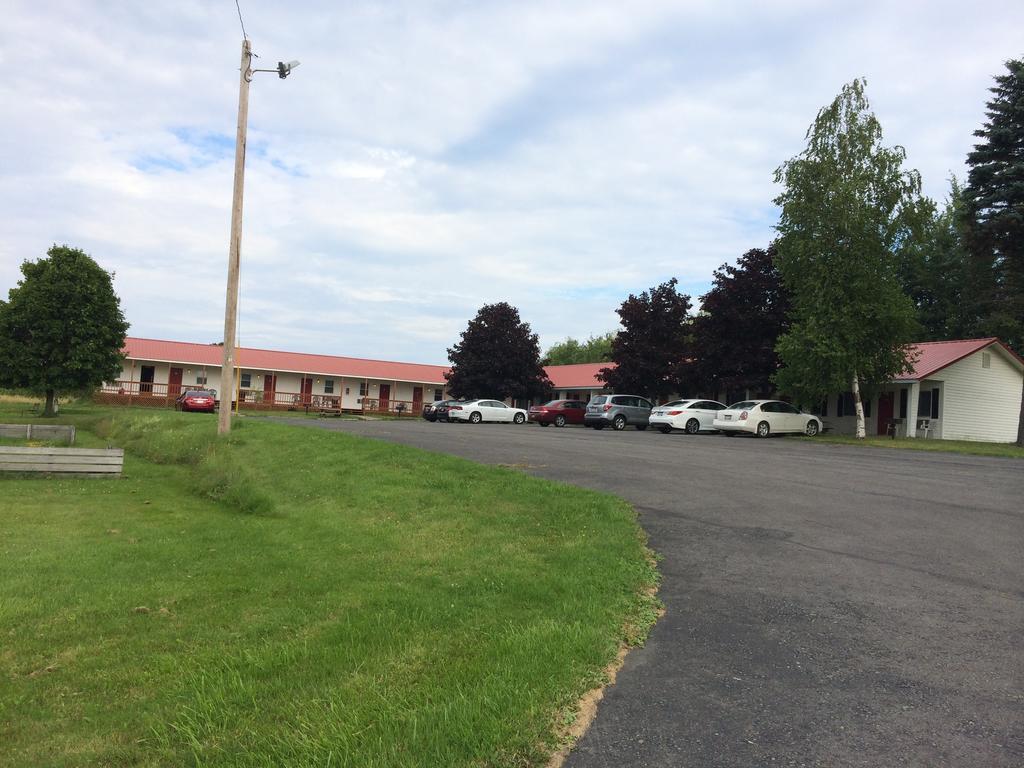 Port Lodge Motel Pulaski Екстериор снимка