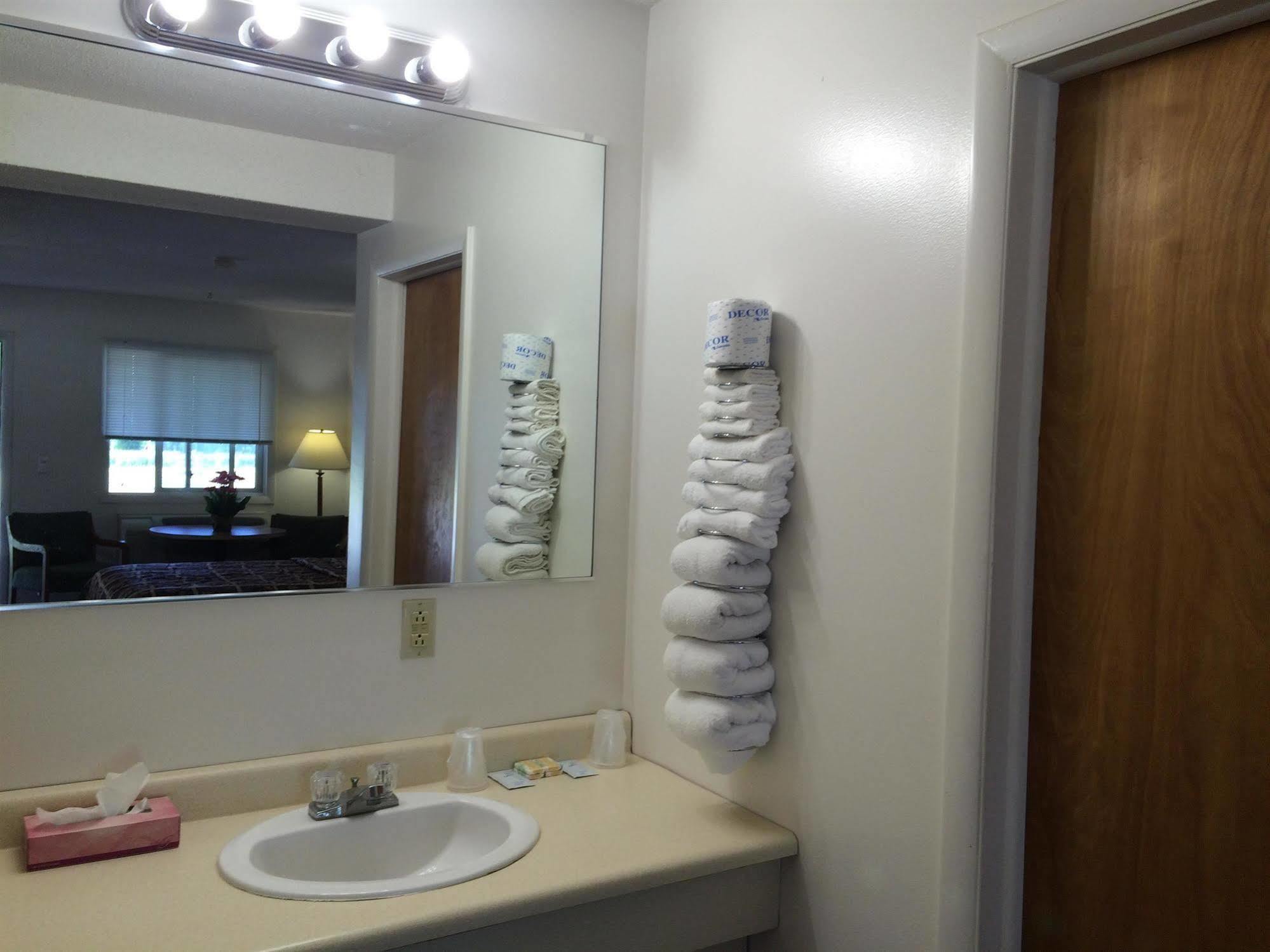 Port Lodge Motel Pulaski Екстериор снимка